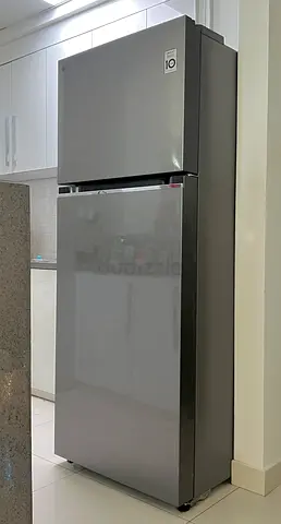 LG Silver Top Freezer Refrigerator - very clean and Good Condition, 70x68x177cm