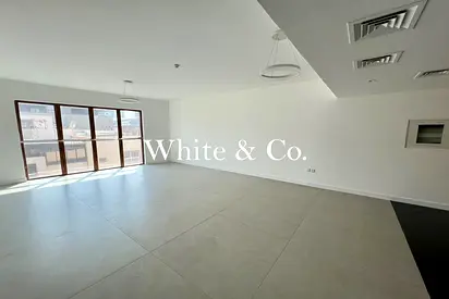 SPACIOUS | BRIGHT UNIT | AVAILABLE NOW