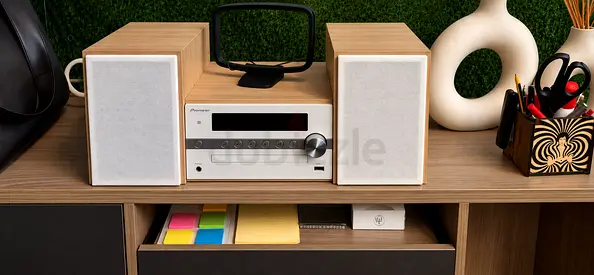 Compact mini stereo system with dual speakers and CD player - Excellent condition