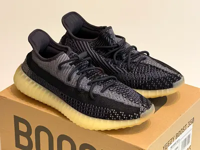 Yeezy Boost 350 V2 Carbon – US 10 NEW