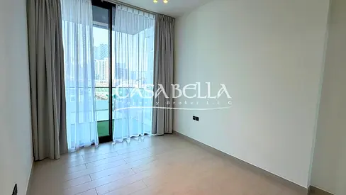 Bright and Spacious | Close to Metro | Pool View
