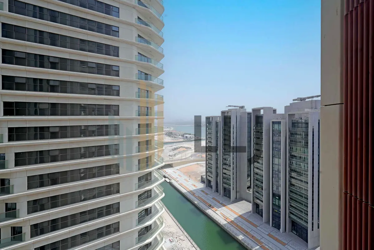Skyline and Canal View | Nearby to Everything