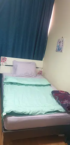 Single bed with mattress and headboard - ready to use