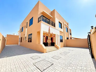 Spacious Corner 5Bhk villa With All Master Majils Hall Maids Rooms Parking 150K