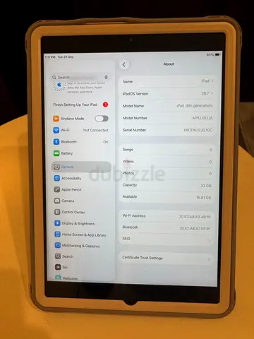 Apple iPad 8, 32 gb, latest iOS available
