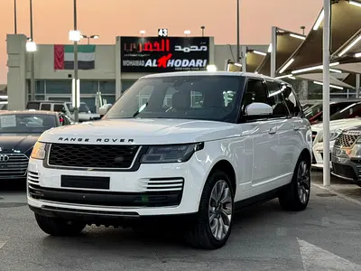 )2018 ) RANGE ROVER SE //VOUGE V8 //SUPERCHARGE// GCC // LOW MILLAGE //