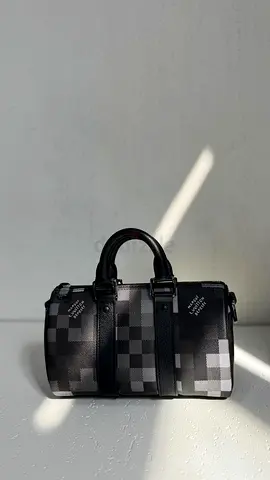 LOUIS VUITTON * KEEPALL BANDOULIÈRE 25