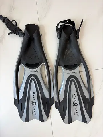 2 pairs of fins - Aqua Lung Sport Adjustable Diving/Swimming Fins - Size M -L (Black/Grey) and Blue