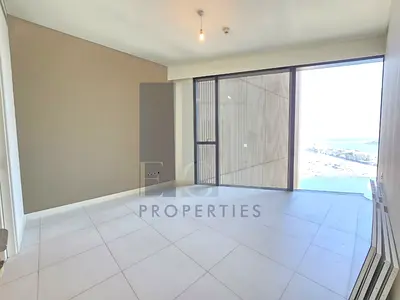 Stylish 1BR | Waterfront Views | Furnished Kitchen | Sea View