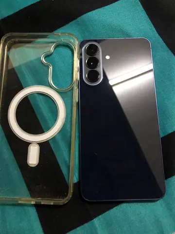 Samsung Galaxy (good condition) with clear case and MagSafe ring