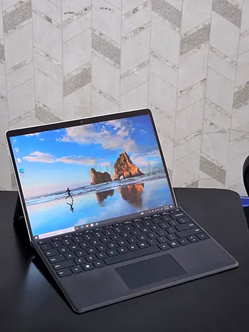 Microsoft Surface Pro 8 core i7 16GB Ram 512GB Storage Good Condition