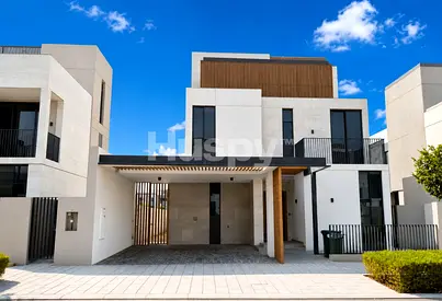 Vacant | Opposite Pool | Landscaped