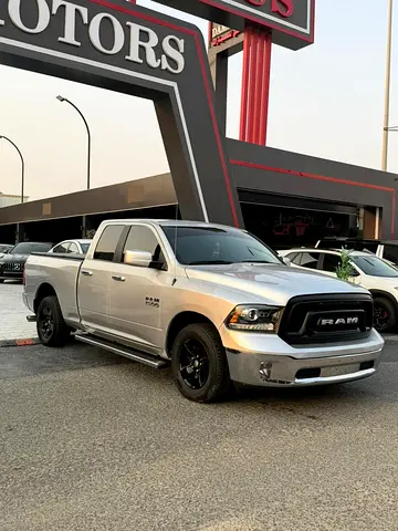Dodge Ram 1500 SLT 2017 American Specs