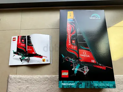 LEGO Emirates Team New Zealand AC75 Yacht (42174)
