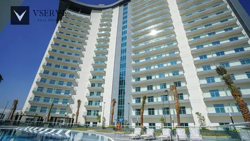 Vacant soon | Pool view | 2 Cheques