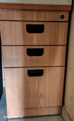 Light wood 3-drawer office pedestal with lock - good condition