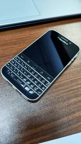 BlackBerry Classic with physical QWERTY keyboard - Very good working condition