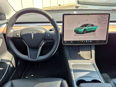 صورة 10 لـ 2023 Tesla MODEL 3