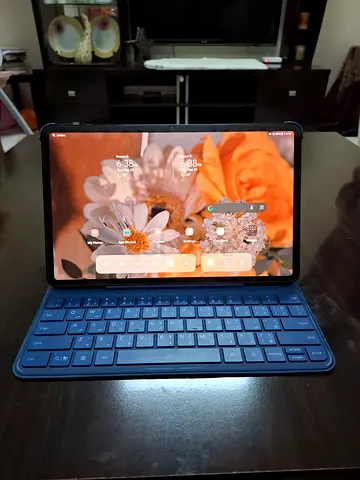 HONOR Pad 8 (256GB / 8GB RAM) with Keyboard & Charger