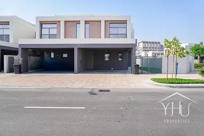 Vacant Single Row | Close to Amenities | Spacious
