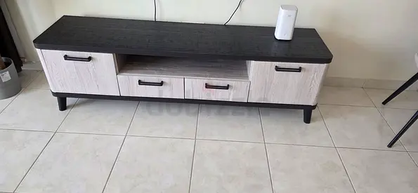 Modern low TV cabinet / entertainment unit with storage