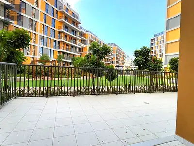 COMMUNITY VIEW | LARGE TERRACE | SPACIOUS LAYOUT