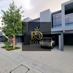 SUPER DISTRESS PRICE | 3 BEDROOMS TOWNHOUSE | MODERN DESIGN | LUXURY FINISHES | CLOSE TO AMENITIES |