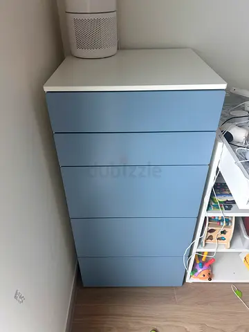 Chest of drawers