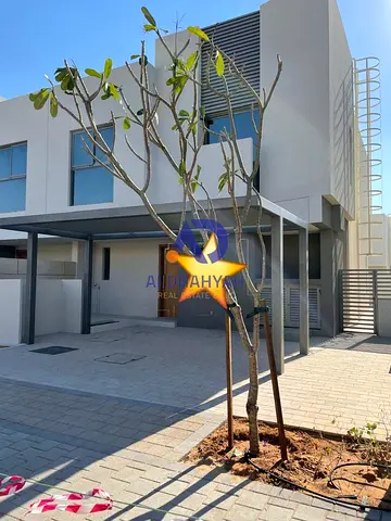 RARE CORNER 3BR TOWNHOUSE | HUGE GARDEN | FREEHOLD