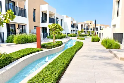 6 Cheques | Single Row | Middle Corner | Back Wadi River