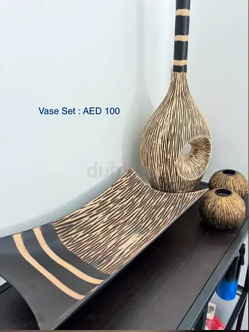 Decorative wooden-look vase and tray set (3 pieces) - AED 100