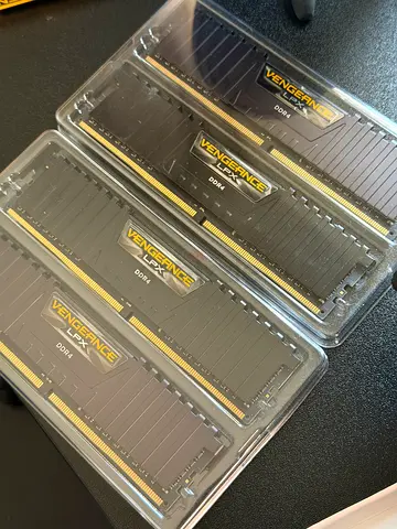CORSAIR VENGANCE LPX 8 GB x 4 (325 AED PER STICK!) (32 GB) 3200 MHz RAM