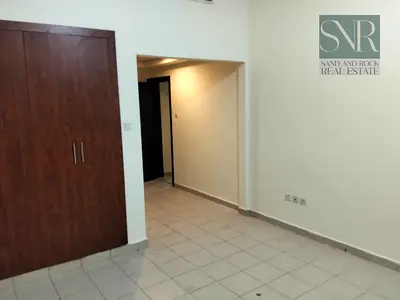 Bright High-Floor 1BR | 755 Sq.Ft. | Balcony | Marina