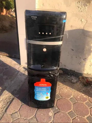Bottom load water dispenser