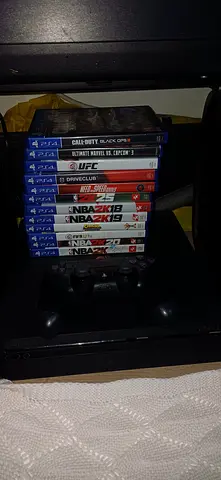 Collection of PS4 Games with 1 DualShock Controllers