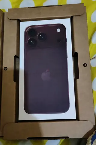 Brand new sealed iPhone 18 pro max 256 GB burgundy