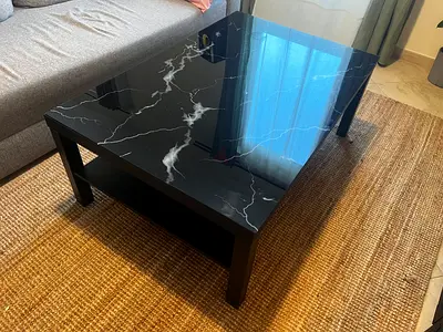 Wooden coffee table + top glass in very good condition