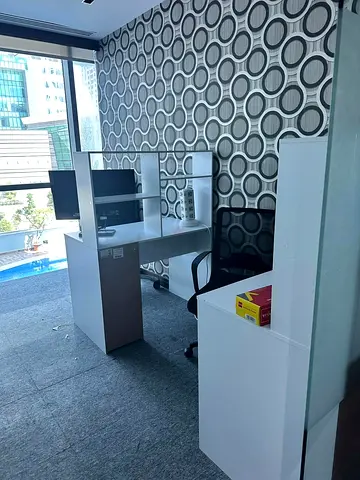 Modern white office workstation with divider / Kapio Writing Desk with Hutch - White
