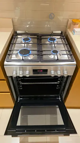 BOSCH 4-Burner Top Gas Electric Oven 60cm stainless steel (Excellent Condition)