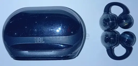JBL Soundgear Clip wireless neckband earbuds — good condition