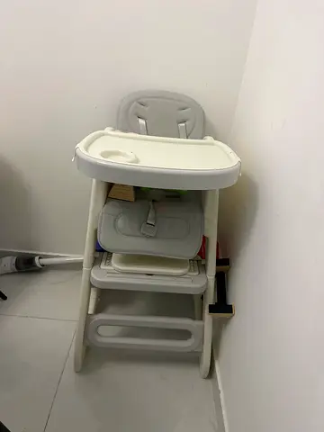 Compact baby high chair with removable tray — light grey