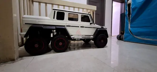 Large 6-Wheel Remote Control Mercedes G63 Toy Truck (White)
