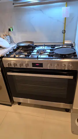 Bosch Stainless Steel 5-Burner Gas Range with Oven fan Good Condition like new digital touch display