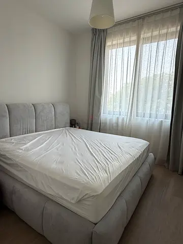 King Size Bed (Memory Foam) Brand: The Mattress Store (180 cm x 200 cm) Excellent condition