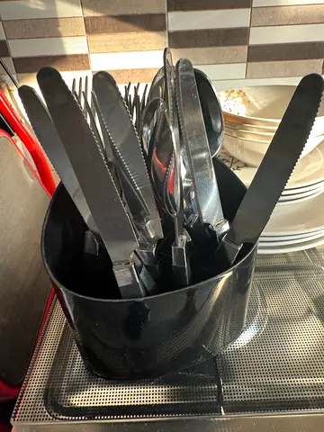 Kitchen bundle (4 mugs/cutlery with stand/bottle)