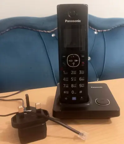 Panasonic cordless DECT phone with base and charger - good working condition