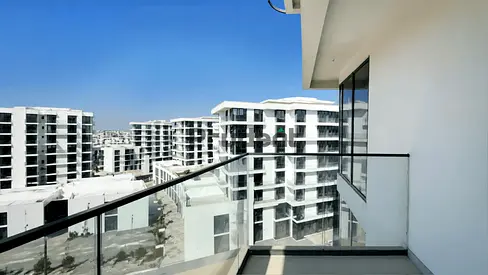 Spacious 2-Bedroom Apartment | Vacant | Blue Bay Walk, Al Hamriyah West