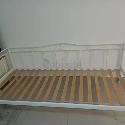White metal daybed frame with wooden slats - single