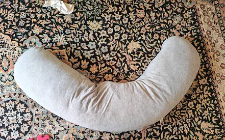 Maternity pillow momcozy
