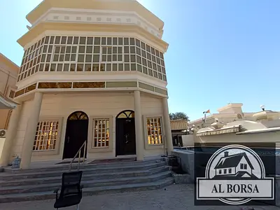 فيلا زاوية مع مسبح في منطقة المويهات 2 عجمان تشطيبات ممتازه جدا تملك حرمدي الحياه لجميع الجنسيات شامله الكهرباء والمياة والمكيفات.